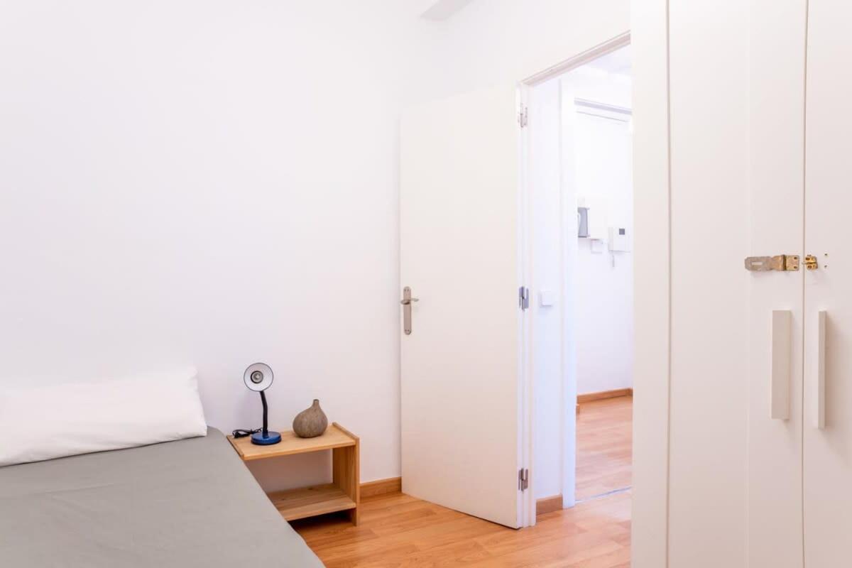 Appartamento Bright 4bd With Terrace Near Arc De Triomf Barcellona